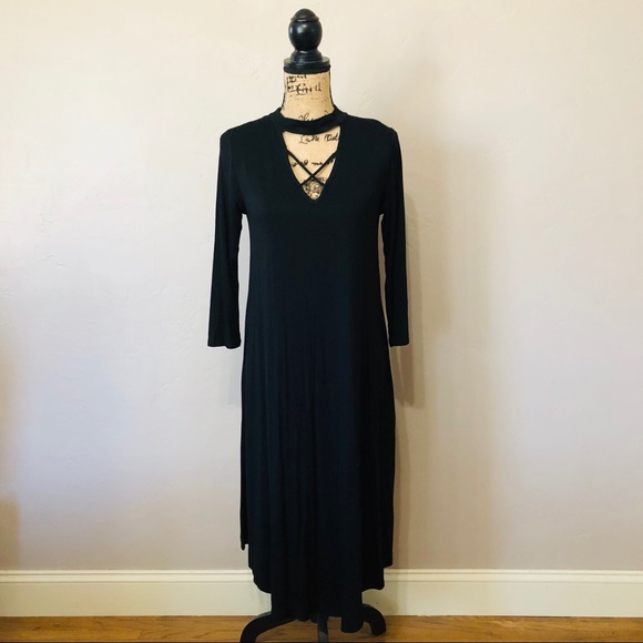 Black Chocker Dress With 3/4 Sleeves - Picture 4 of 5